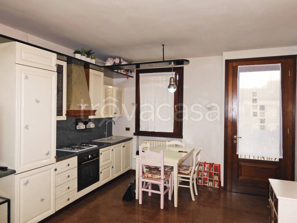 appartamento in affitto a Rho in zona Mazzo