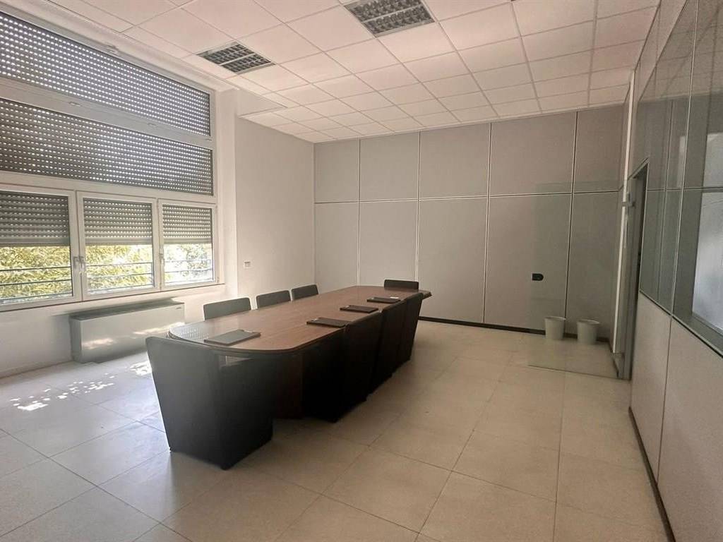 ufficio in affitto a Rho in zona Lucernate