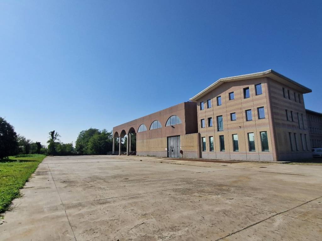 capannone in affitto a Rho in zona Passirana