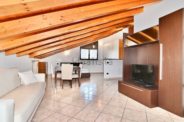 appartamento in affitto a Rho in zona Lucernate