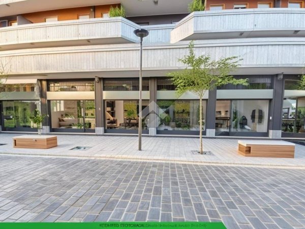 negozio in affitto a Rho