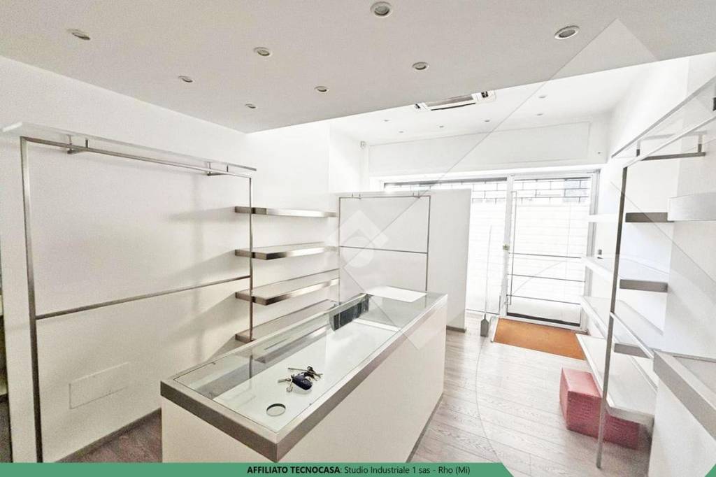negozio in affitto a Rho