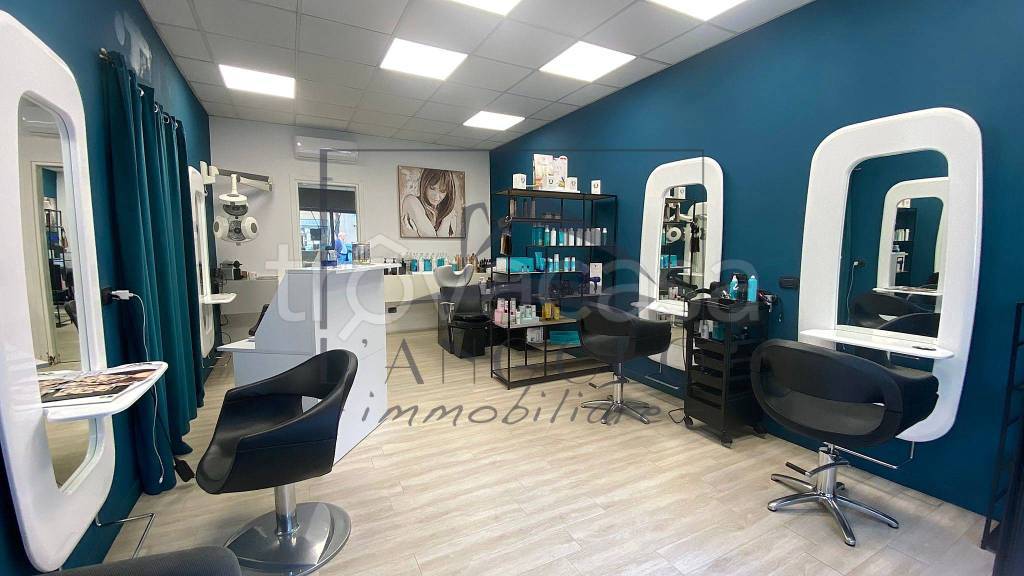 negozio in affitto a Rho