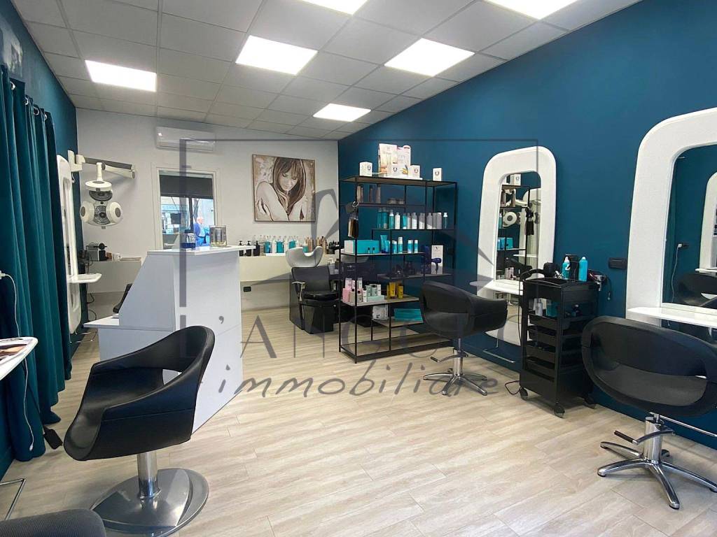 negozio in affitto a Rho