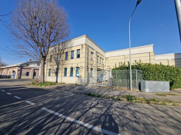 capannone in affitto a Rho