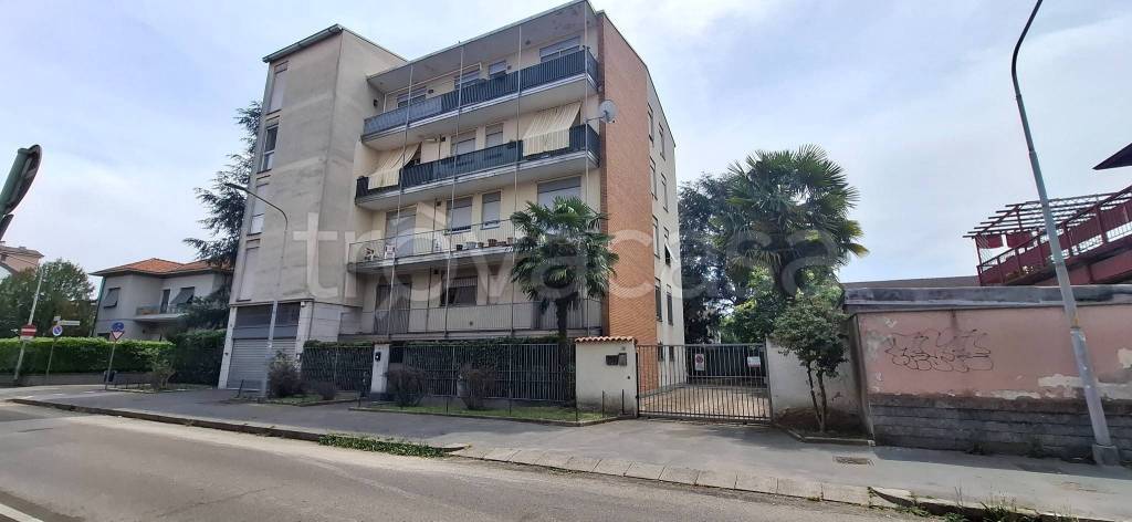 appartamento in affitto a Rho in zona Mazzo