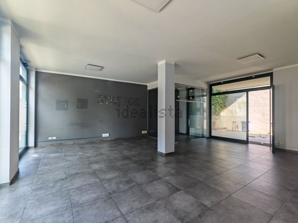 negozio in affitto a Rho