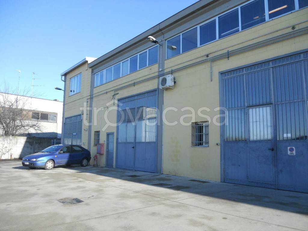 locale commerciale in affitto a Rho in zona Ghisolfa