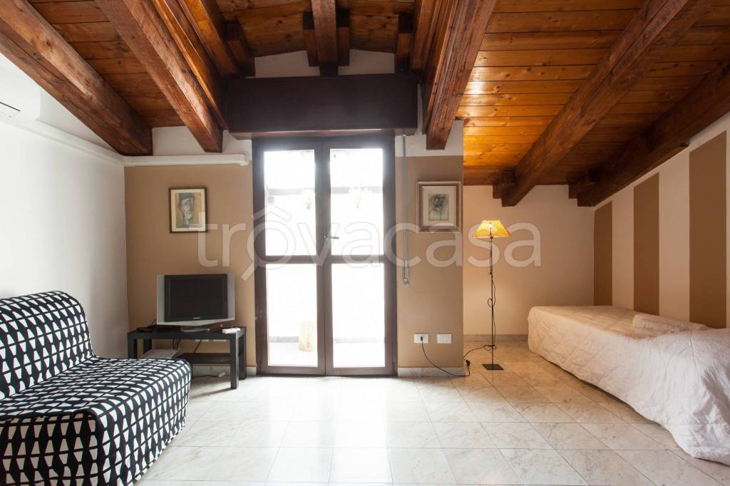 appartamento in affitto a Rho in zona Castellazzo