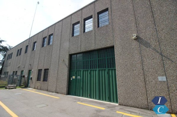 locale commerciale in affitto a Rho in zona Passirana