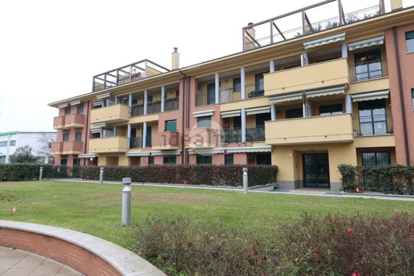 appartamento in affitto a Rho in zona Ghisolfa