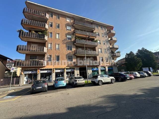 locale commerciale in affitto a Rho in zona Castellazzo