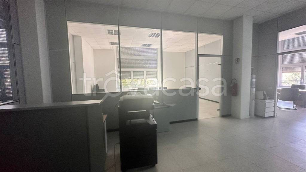 ufficio in affitto a Rho in zona Lucernate