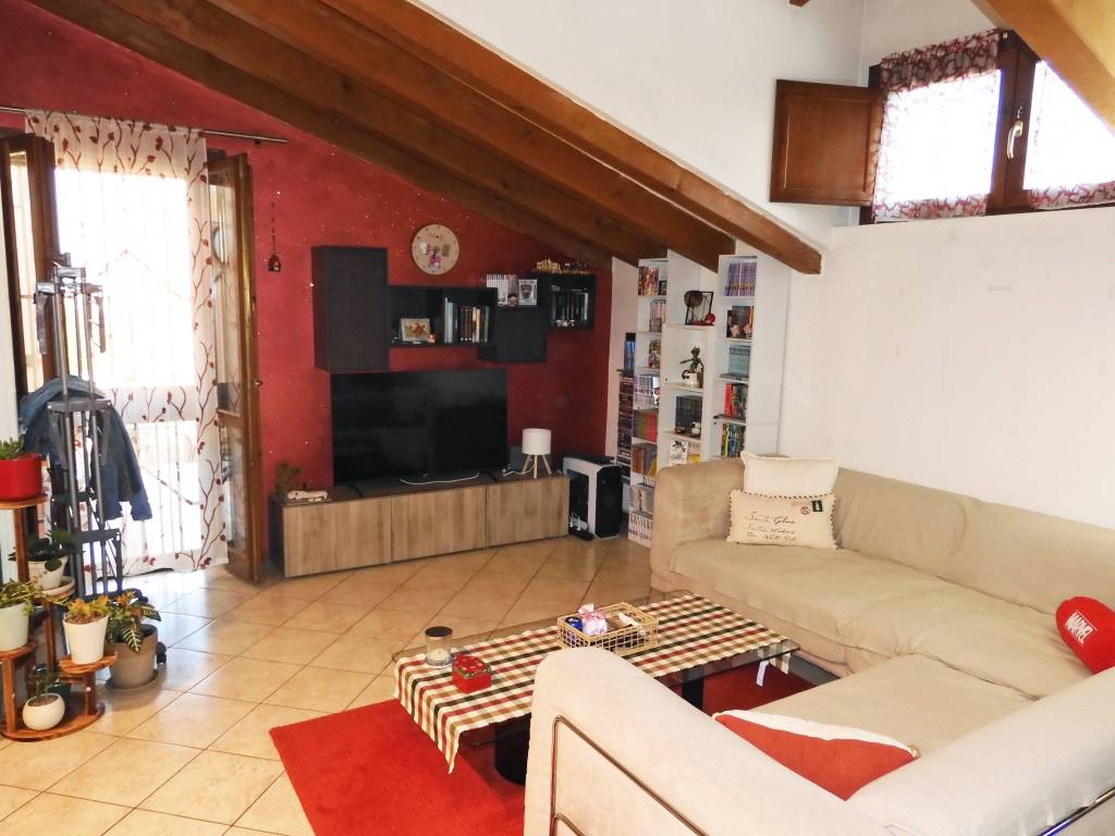 appartamento in affitto a Rho in zona Biringhello