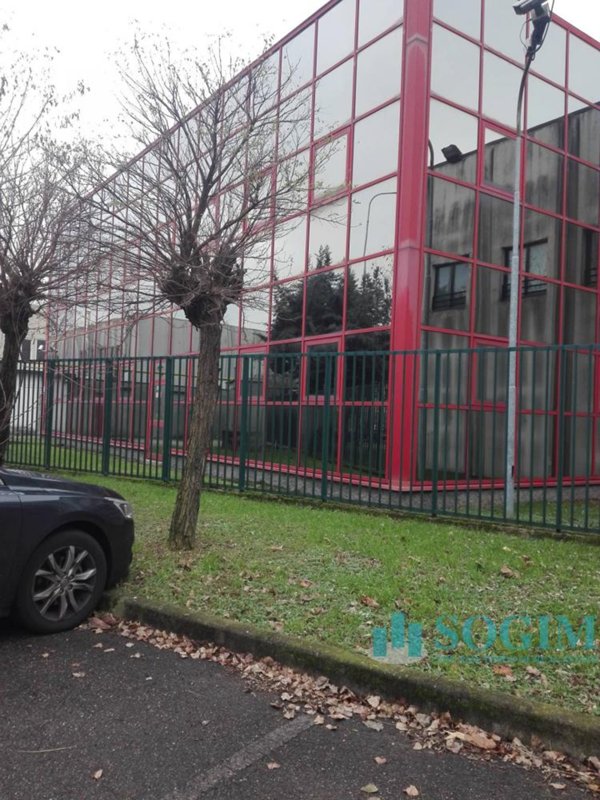 locale commerciale in affitto a Rho in zona Mazzo
