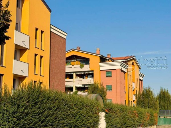 appartamento in affitto a Rho in zona Lucernate