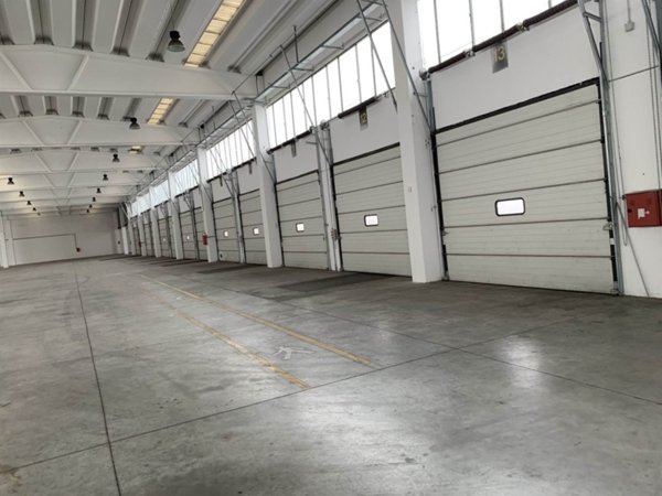 locale commerciale in affitto a Rodano