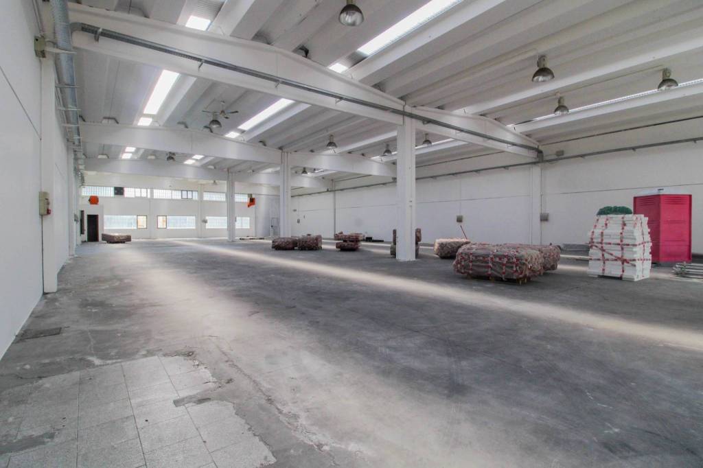 locale commerciale in affitto a Rodano