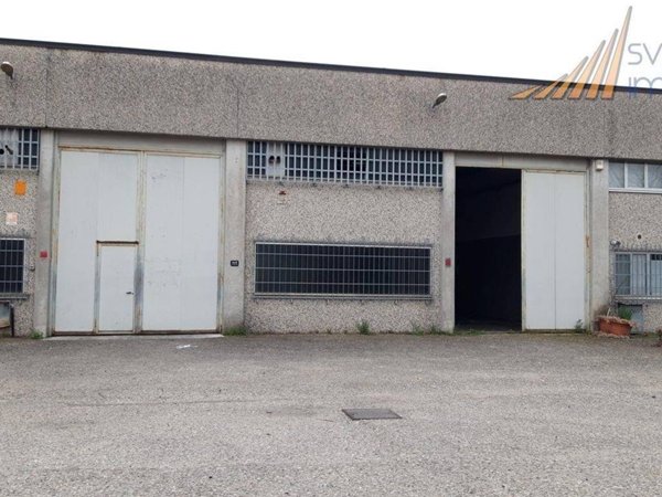 locale commerciale in affitto a Rodano