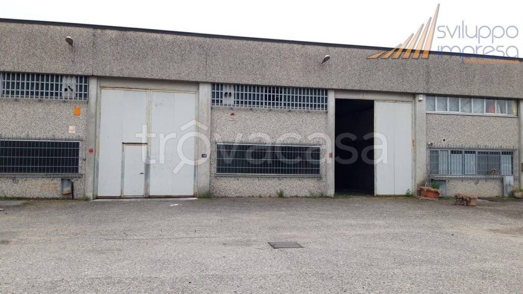 capannone in affitto a Rodano