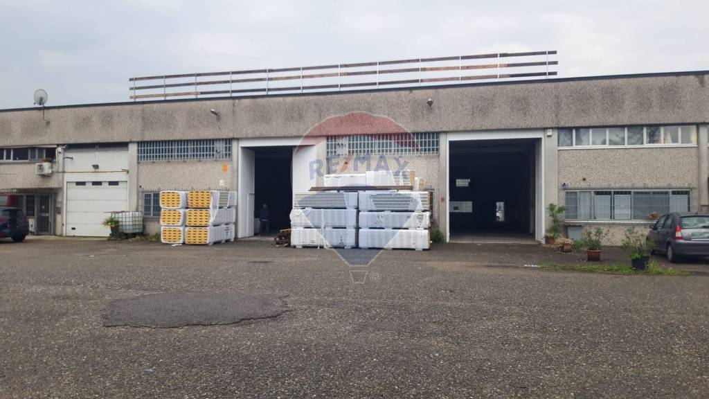 locale commerciale in affitto a Rodano
