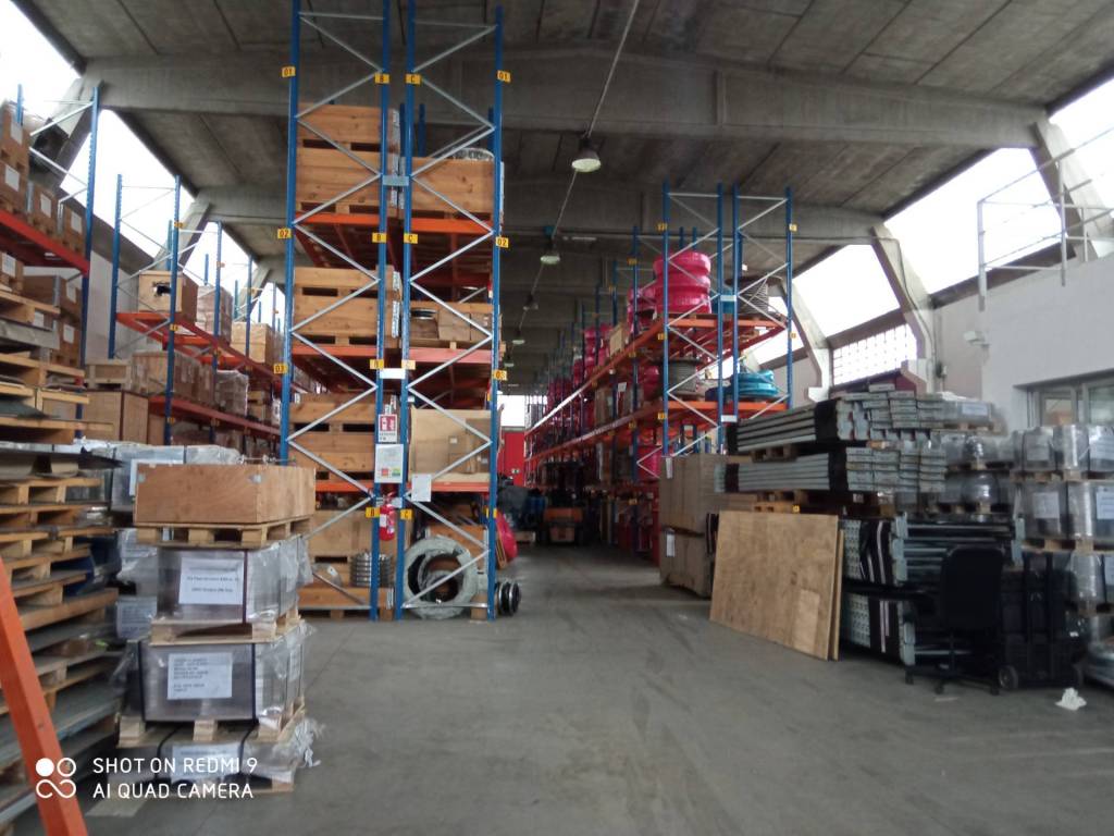 locale commerciale in affitto a Rodano