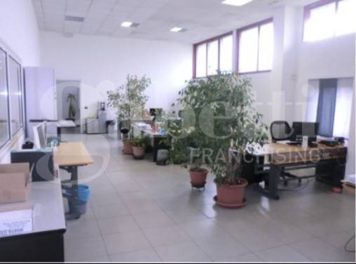 locale commerciale in affitto a Rosate