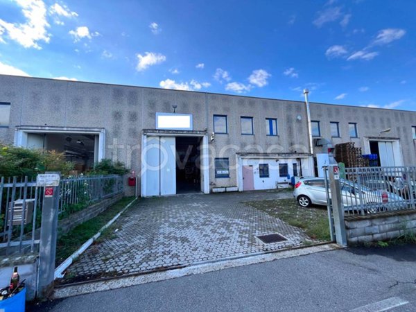 locale commerciale in affitto a Rosate
