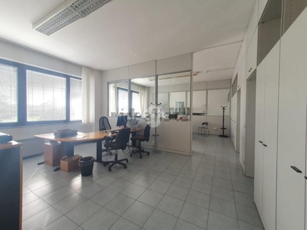 locale di sgombero in affitto a Rosate