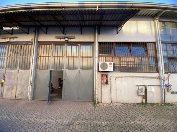 capannone in affitto a Rosate
