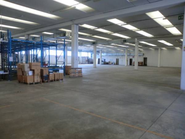 locale di sgombero in affitto a Rosate