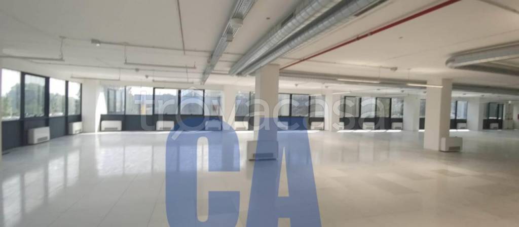 locale di sgombero in affitto a Rozzano