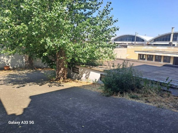 locale commerciale in affitto a Rozzano in zona Quinto Stampi