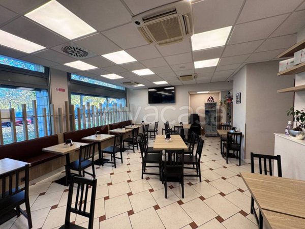 negozio in affitto a Rozzano