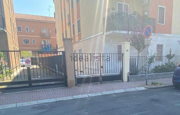 locale di sgombero in affitto a Rozzano