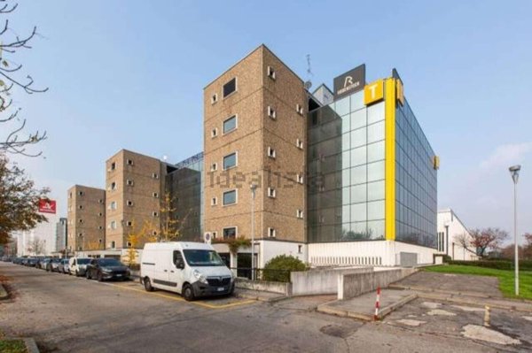 ufficio in affitto a Rozzano