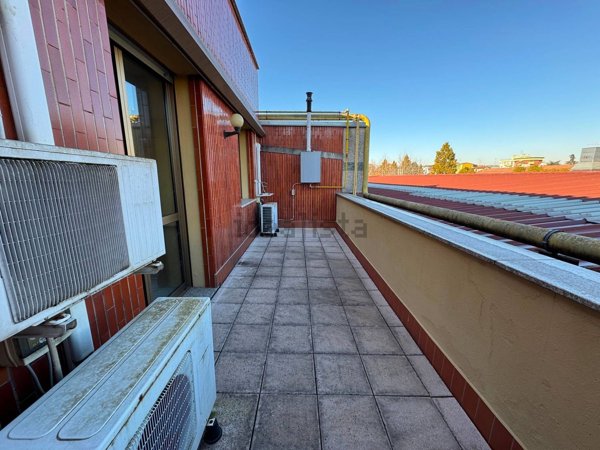 ufficio in affitto a Rozzano in zona Valleambrosia