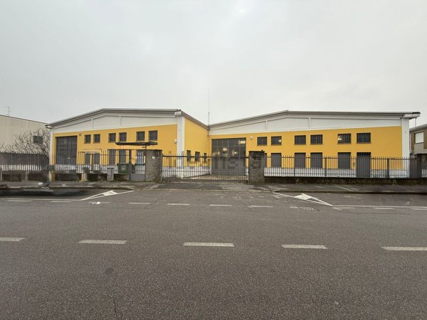 capannone in affitto a Rozzano in zona Quinto Stampi