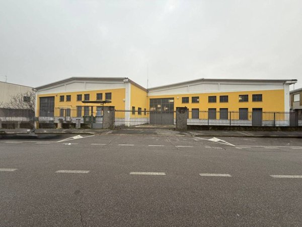 locale commerciale in affitto a Rozzano in zona Quinto Stampi