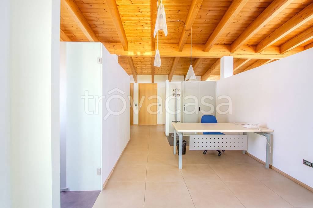 ufficio in affitto a Rozzano in zona Quinto Stampi