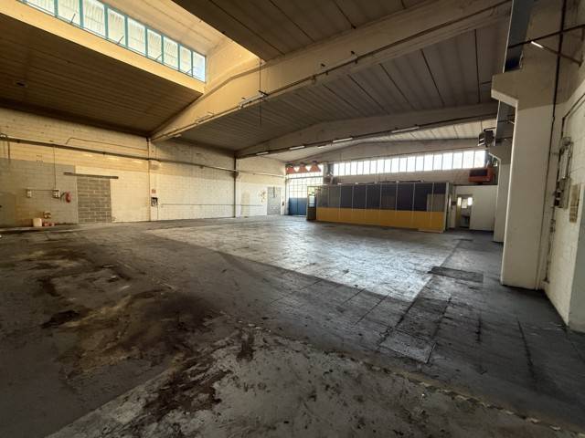locale commerciale in affitto a Rozzano