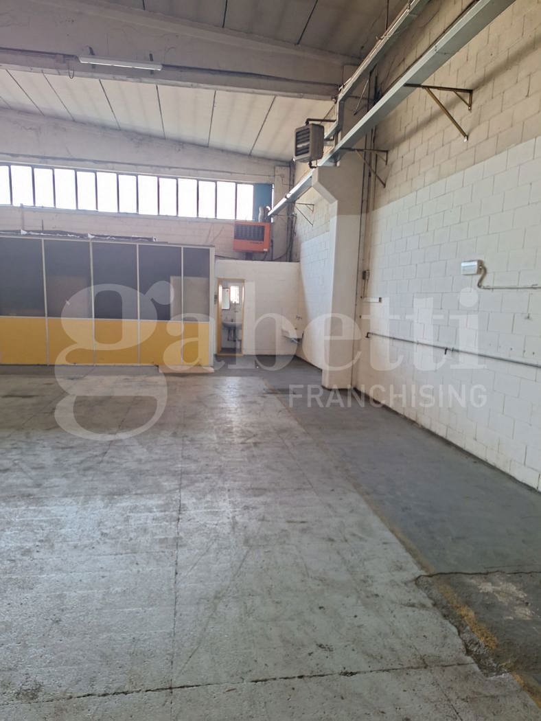 capannone in affitto a Rozzano