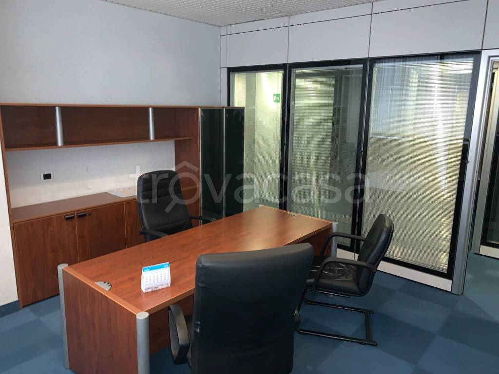 ufficio in affitto a Rozzano