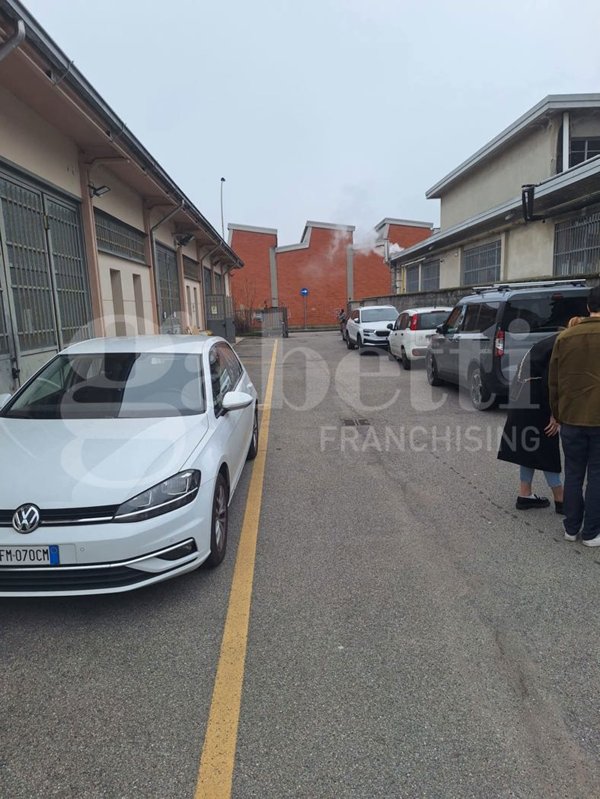 capannone in affitto a Rozzano