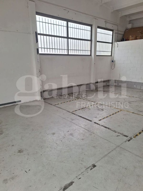 capannone in affitto a Rozzano