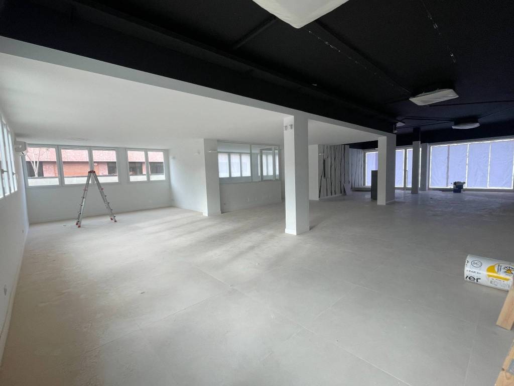 negozio in affitto a Rozzano