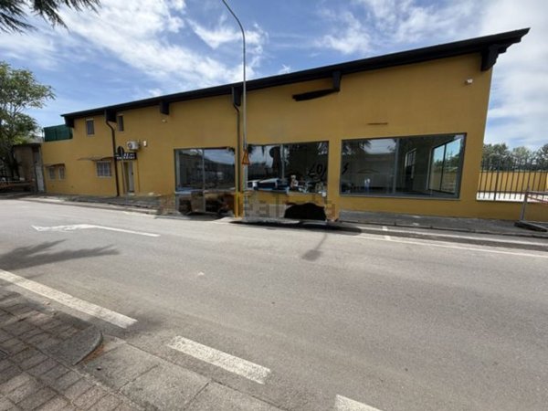 locale commerciale in affitto a Rozzano in zona Cassino Scanasio