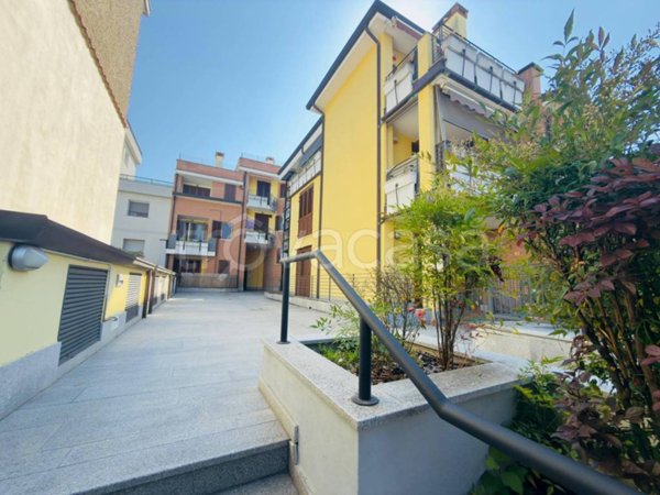 appartamento in affitto a Rozzano in zona Quinto Stampi