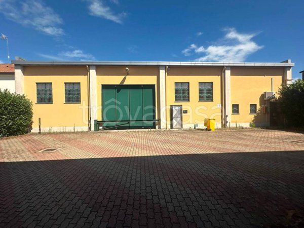 locale commerciale in affitto a Rozzano