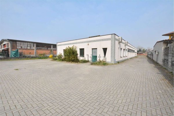 locale di sgombero in affitto a San Colombano al Lambro